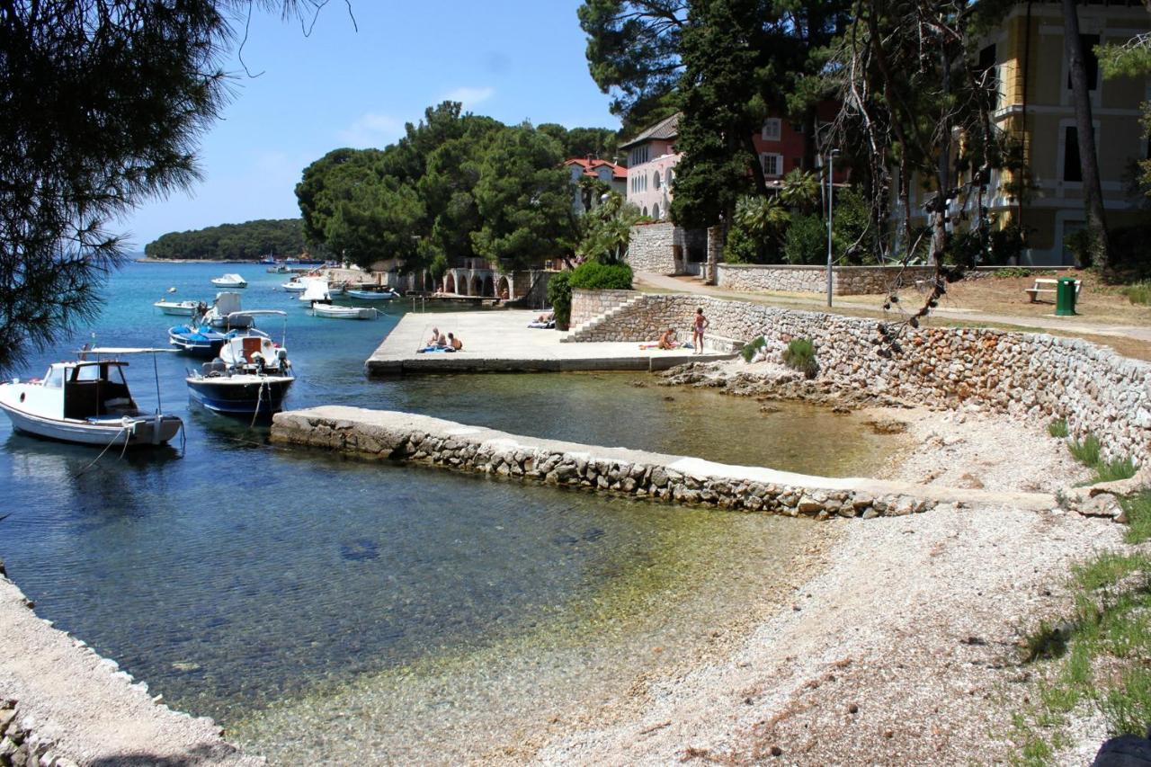 Apartments With A Parking Space Mali Losinj Exterior photo