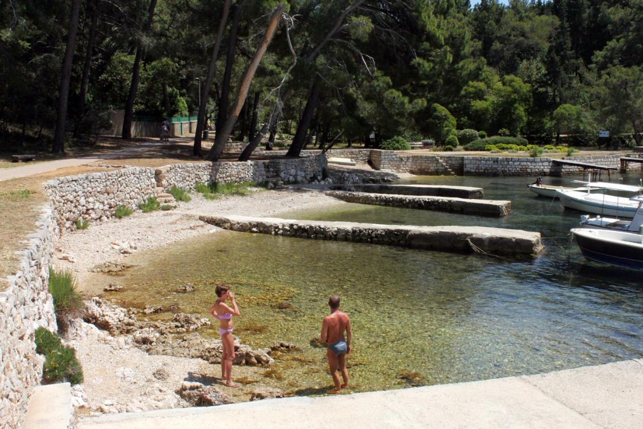 Apartments With A Parking Space Mali Losinj Exterior photo