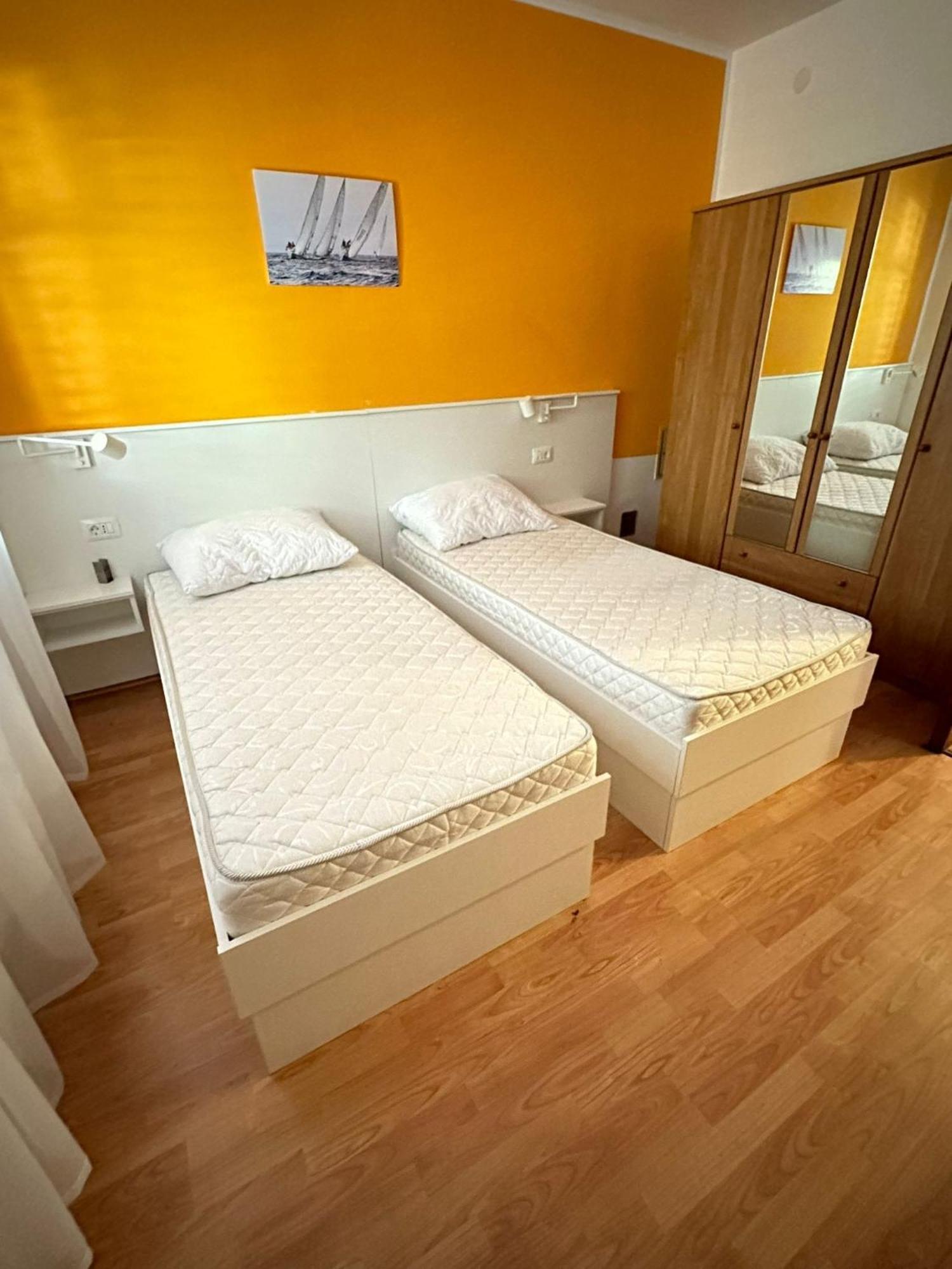 Apartments With A Parking Space Mali Losinj Room photo