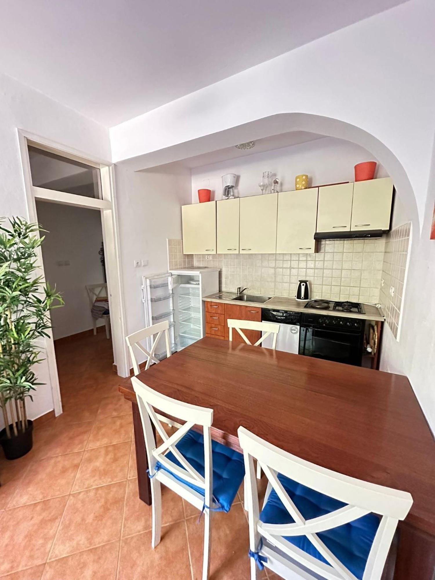 Apartments With A Parking Space Mali Losinj Room photo